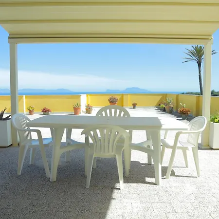 La Terrazza Incantata Private Access To The アパート プロチーダ