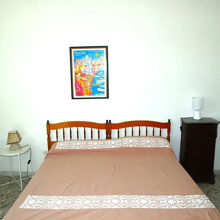 La Terrazza Incantata Private Access To The アパート プロチーダ